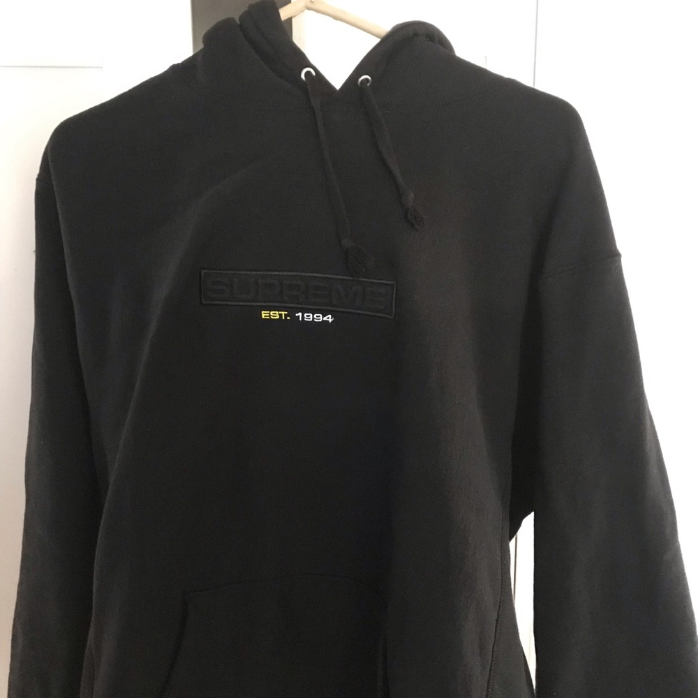 Supreme SS18 Embossed Logo Hoodie Sz XL